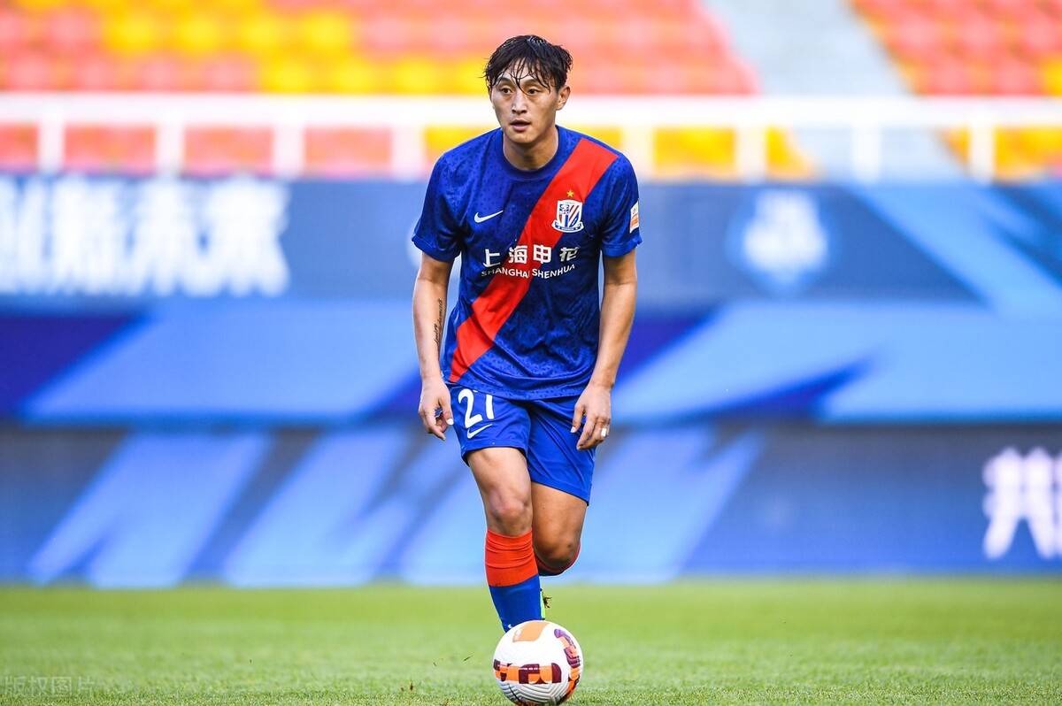 里昂外援出色表现,球队胜出乐开花 里昂外援出色表现,球队胜出乐开花