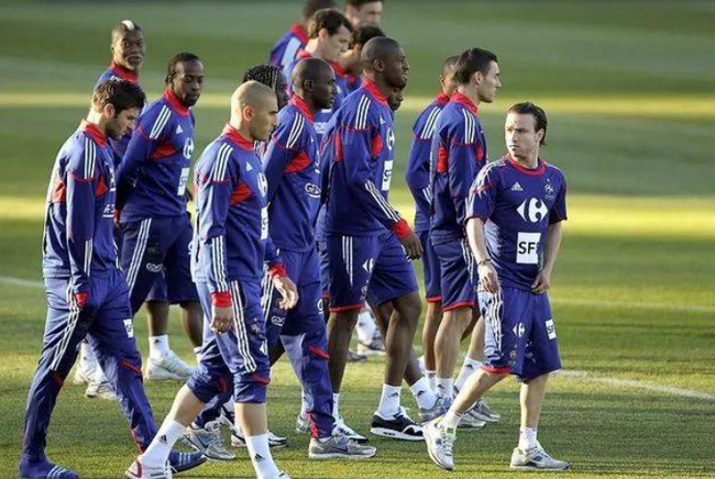 球队战绩下滑队员之间内讧不断