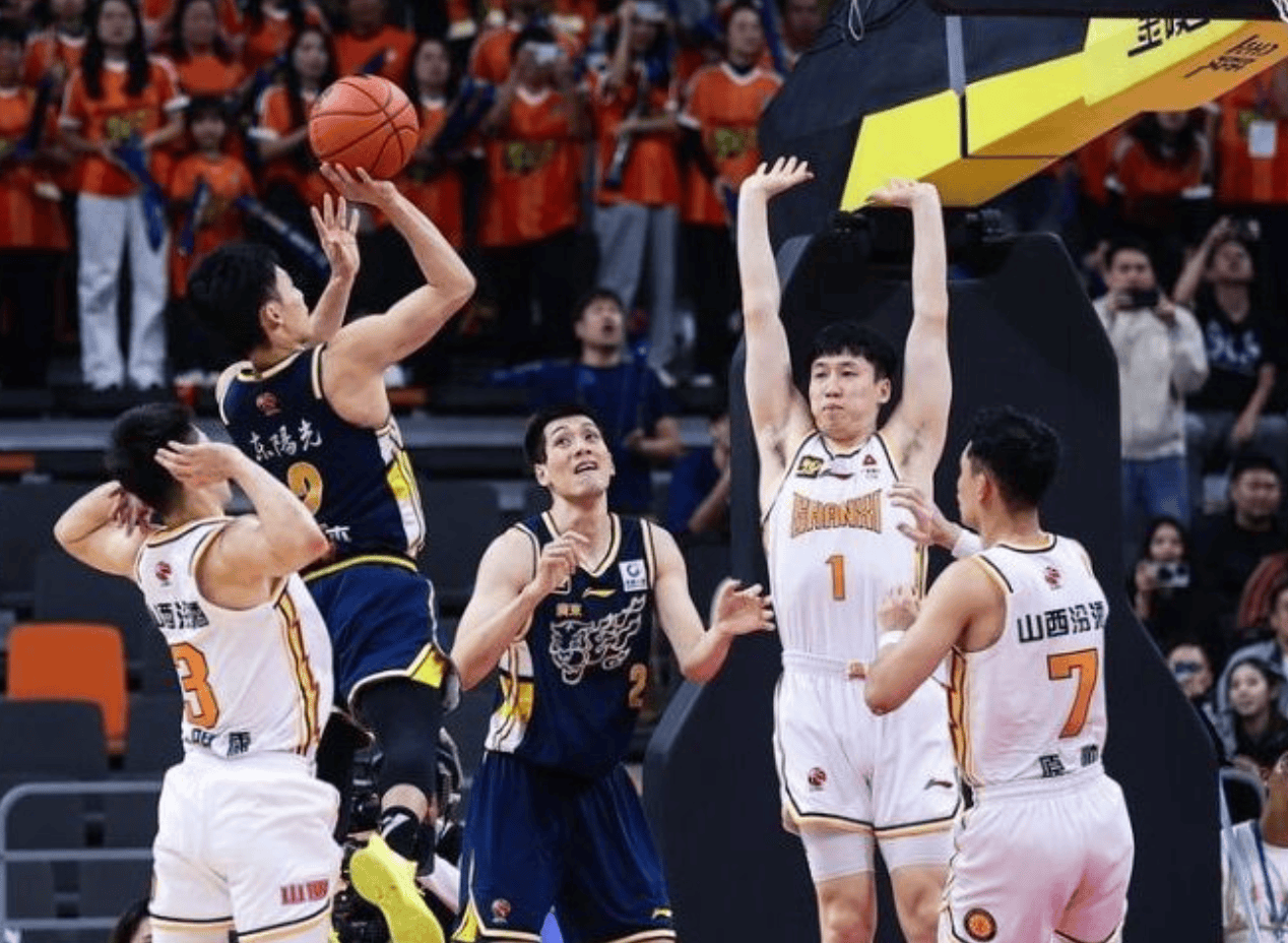四川男篮小胜广州,取得宝贵胜利 四川男篮小胜广州,取得宝贵胜利