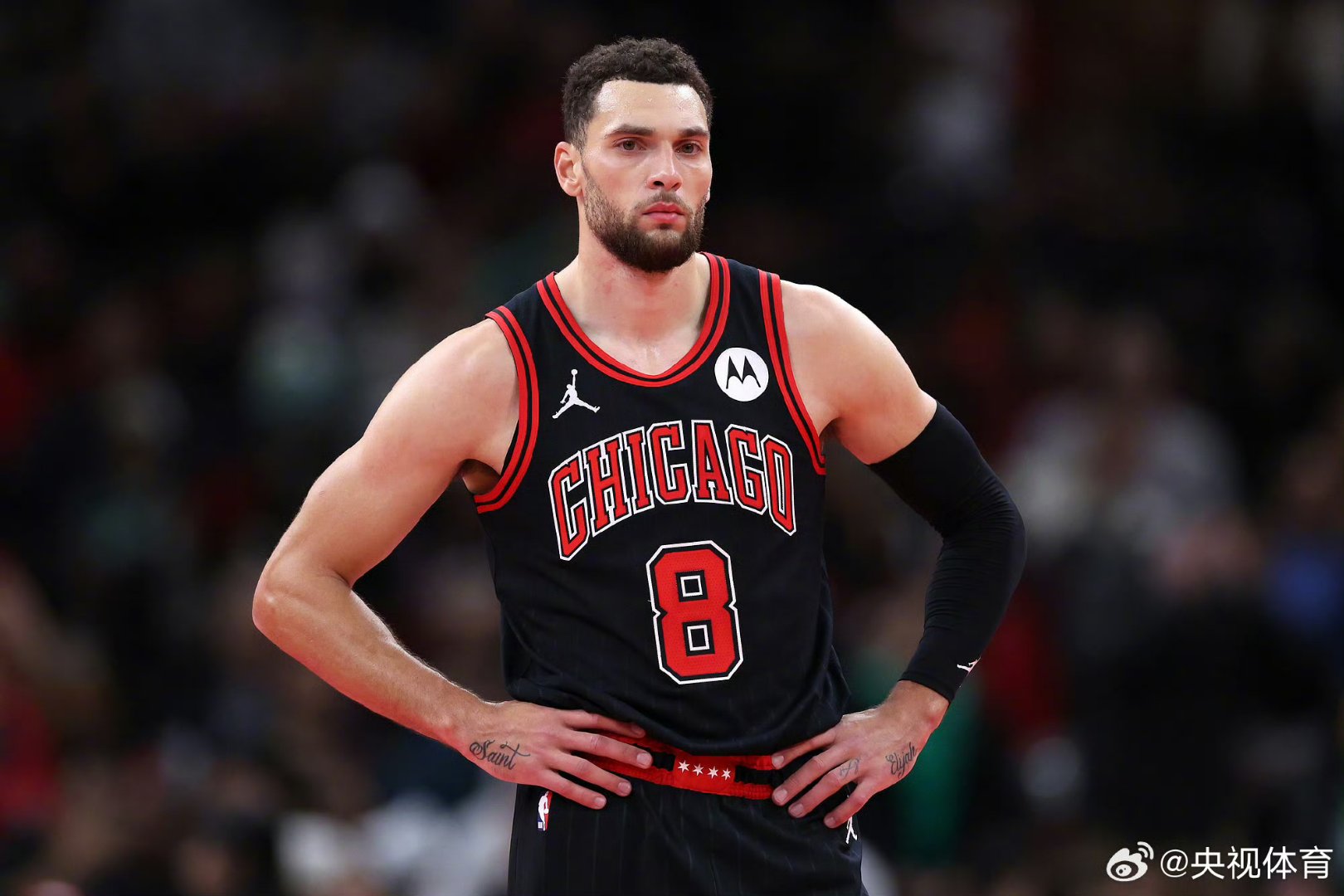 公牛遭遇连败,拉文受伤离场 公牛遭遇连败,拉文受伤离场