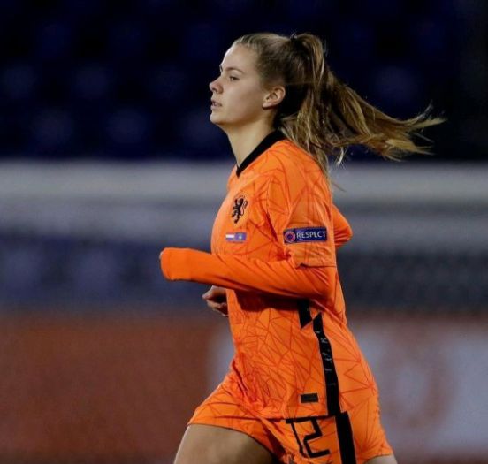 荷兰女足队员表现出色,轻松打进比赛半决赛 荷兰女足队员表现出色,轻松打进比赛半决赛