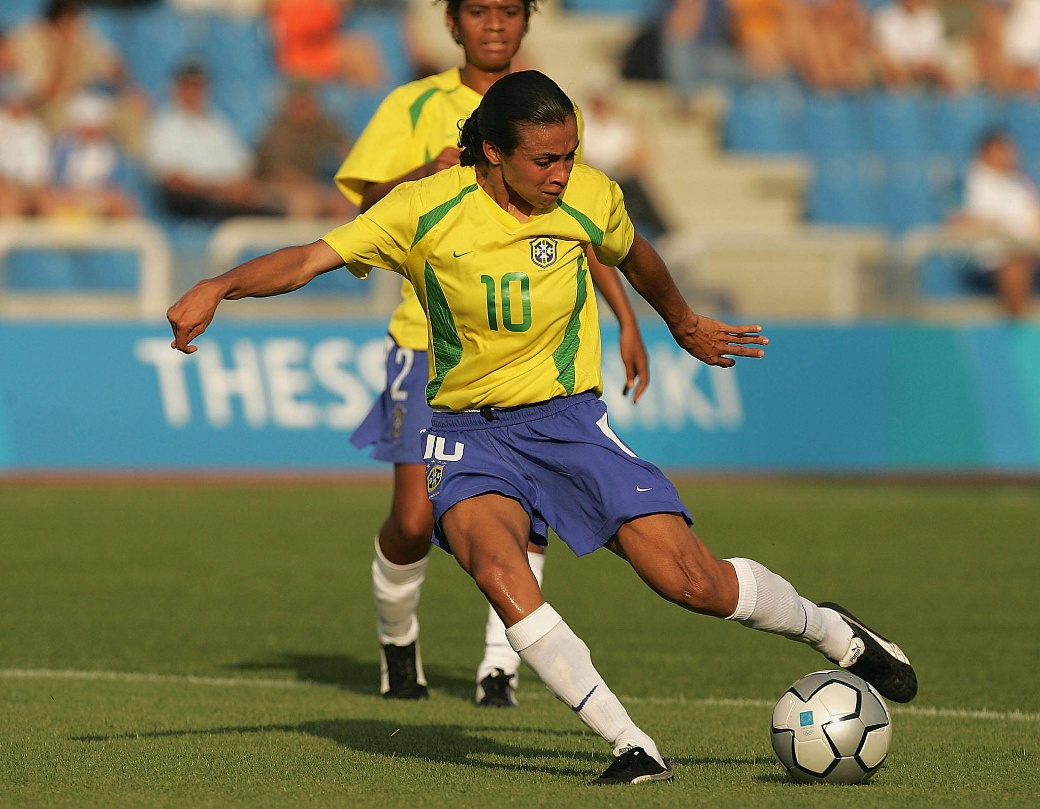 九游体育官方登录入口-巴西女足球员夺得世界联赛冠军