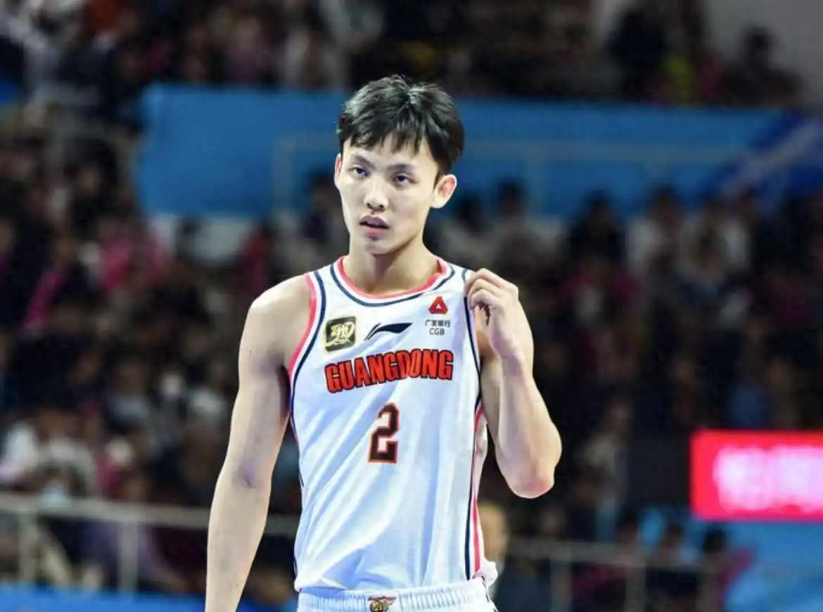 广东宏远队的胜利点亮了联赛赛场的简单介绍 广东宏远队的胜利点亮了联赛赛场的简单介绍