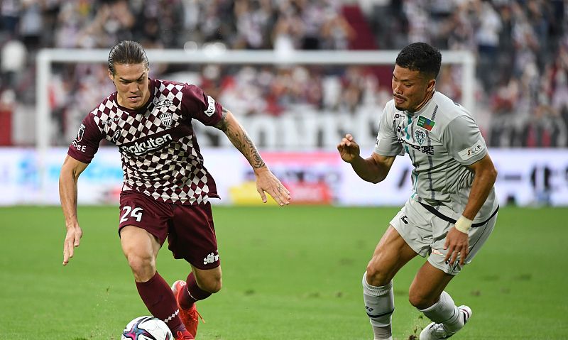 福冈黄蜂队战胜对手，晋级淘汰赛