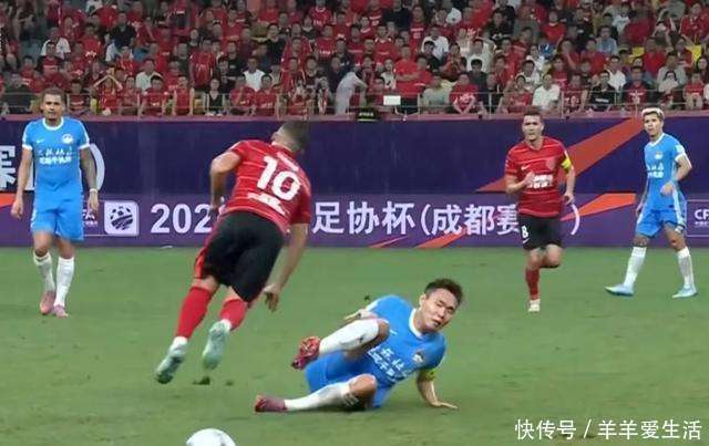 包含红蓝死敌再战场，双方球员拼尽全力争胜的词条