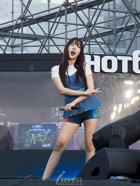 九游体育入口-游泳比赛火爆开幕，选手展现高超技艺的简单介绍