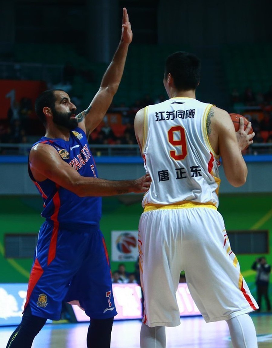 九游体育在线登录-江苏男篮精诚合作，共同追逐胜利的简单介绍