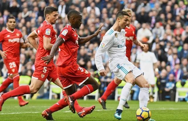 包含塞维利亚客场战平，保持积分领先位置的词条