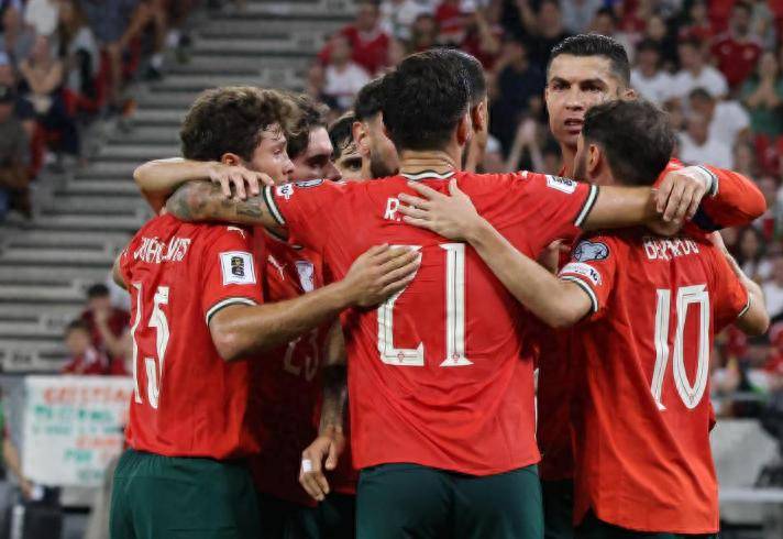 大胜在望，球队提前晋级决赛